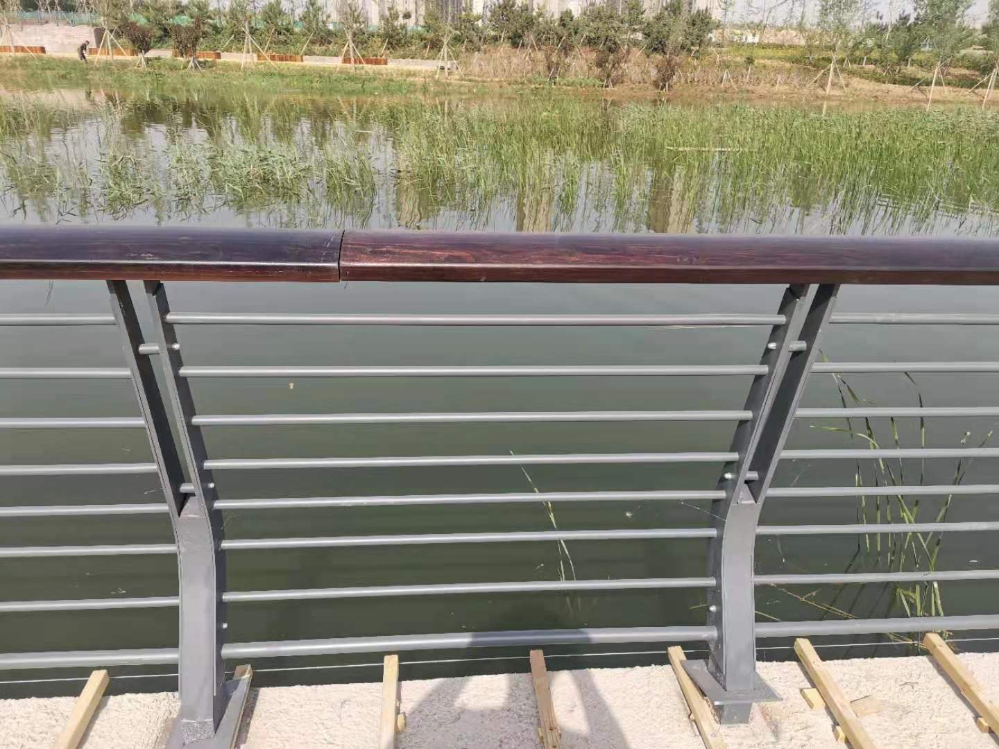 南阳市桥梁防撞护栏铝合金护栏 - 价格